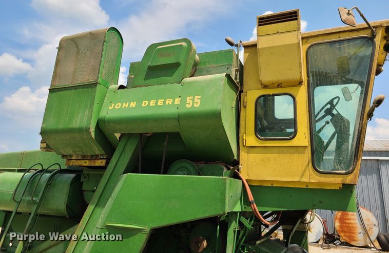 image for item GT9174 John Deere 55 combine