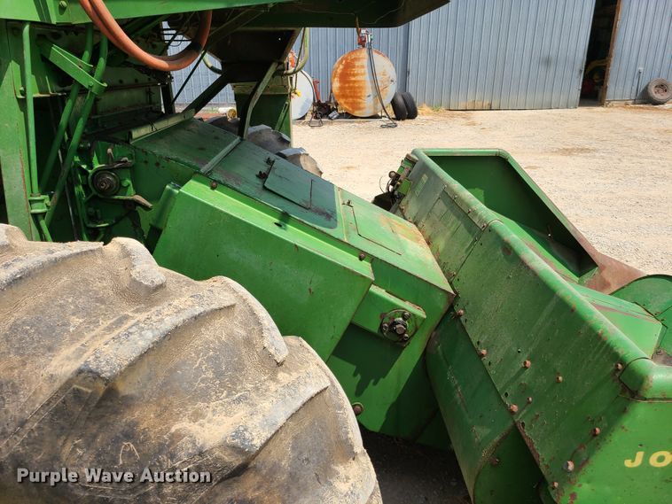 image for item GT9174 John Deere 55 combine