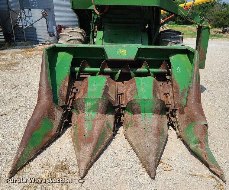 image for item GT9174 John Deere 55 combine