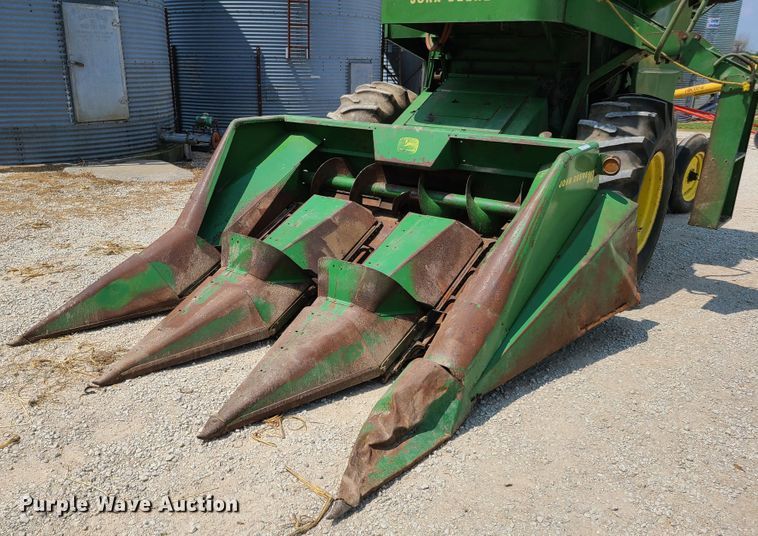 image for item GT9174 John Deere 55 combine