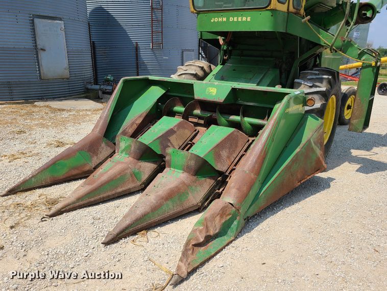 image for item GT9174 John Deere 55 combine