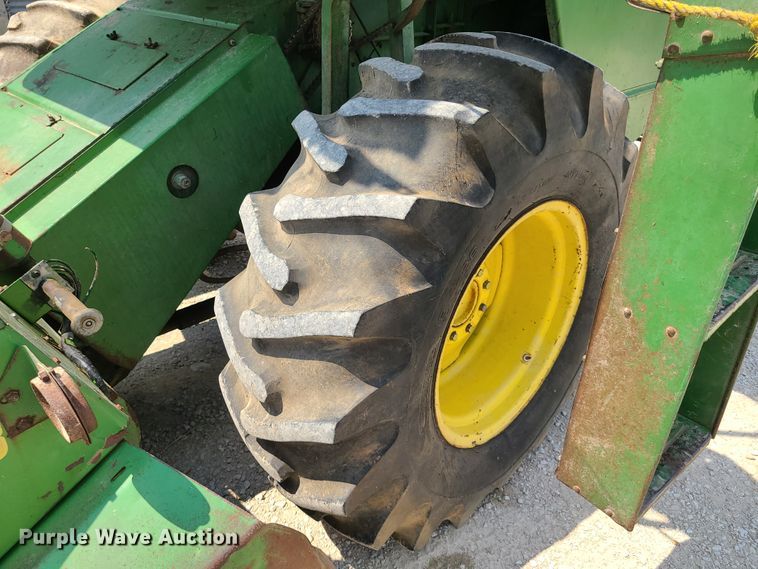 image for item GT9174 John Deere 55 combine