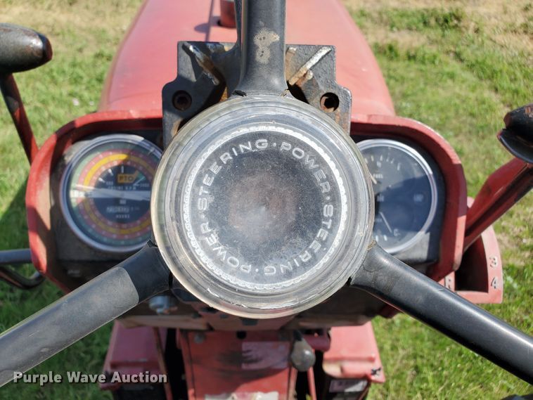 image for item HK9057 1966 International Farmall 806  tractor