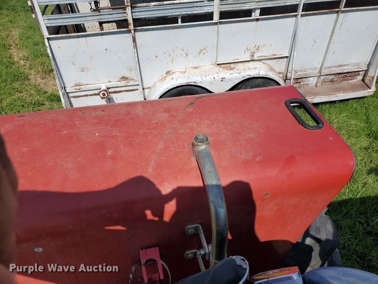 image for item HK9057 1966 International Farmall 806  tractor