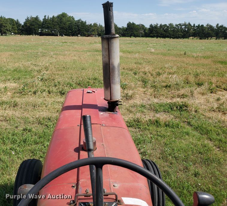 image for item HK9057 1966 International Farmall 806  tractor