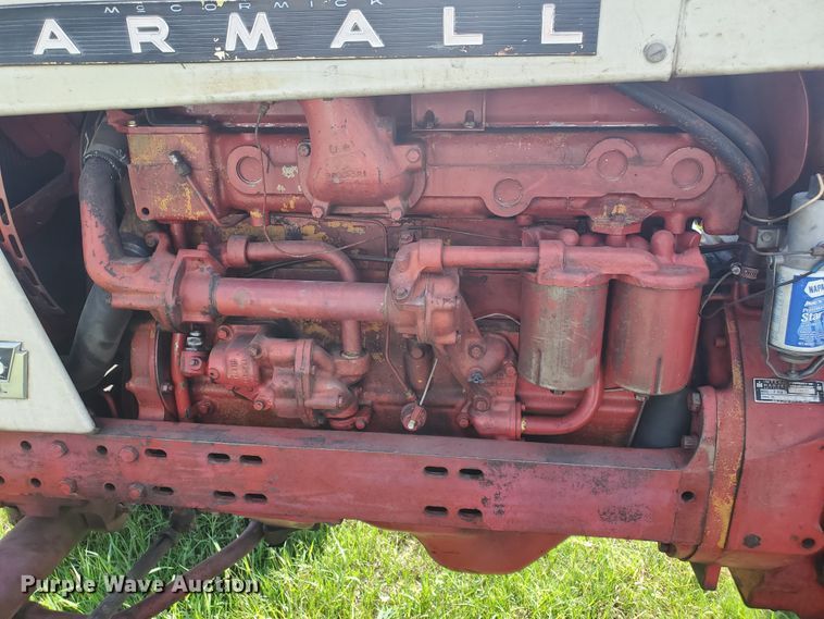 image for item HK9057 1966 International Farmall 806  tractor