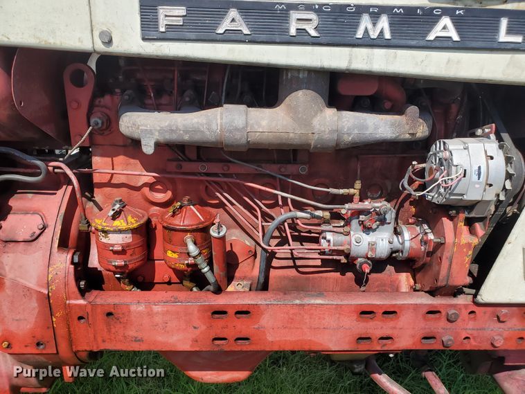 image for item HK9057 1966 International Farmall 806  tractor
