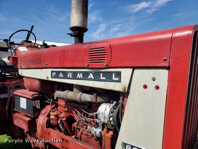image for item HK9057 1966 International Farmall 806  tractor