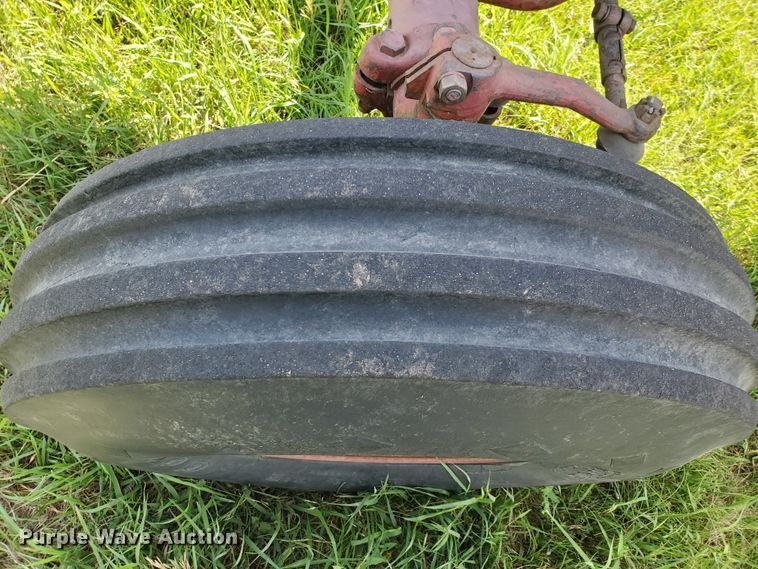 image for item HK9057 1966 International Farmall 806  tractor