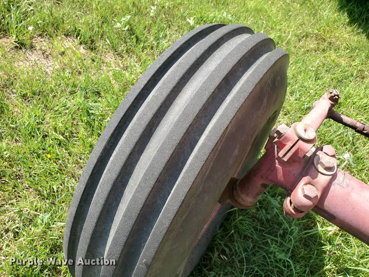 image for item HK9057 1966 International Farmall 806  tractor