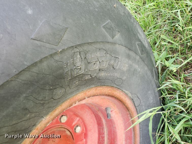 image for item HK9057 1966 International Farmall 806  tractor