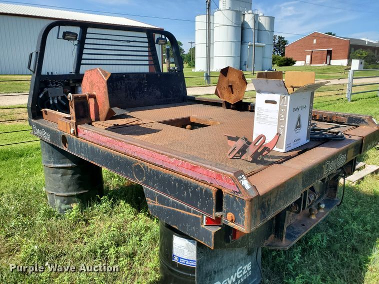 DewEze hydraulic bale bed in Hays, KS Item HK9067 sold Purple Wave