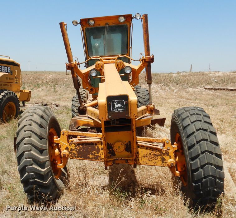 image for item HM9221 1983 John Deere 770A  motor grader