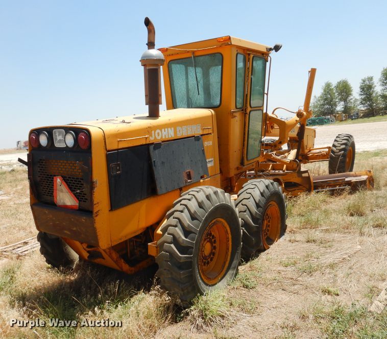 image for item HM9221 1983 John Deere 770A  motor grader