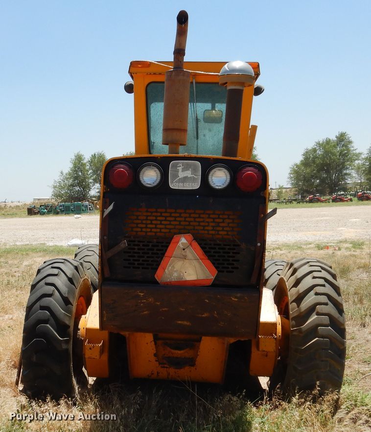 image for item HM9221 1983 John Deere 770A  motor grader