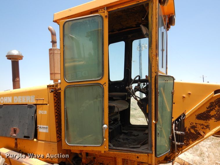 image for item HM9221 1983 John Deere 770A  motor grader