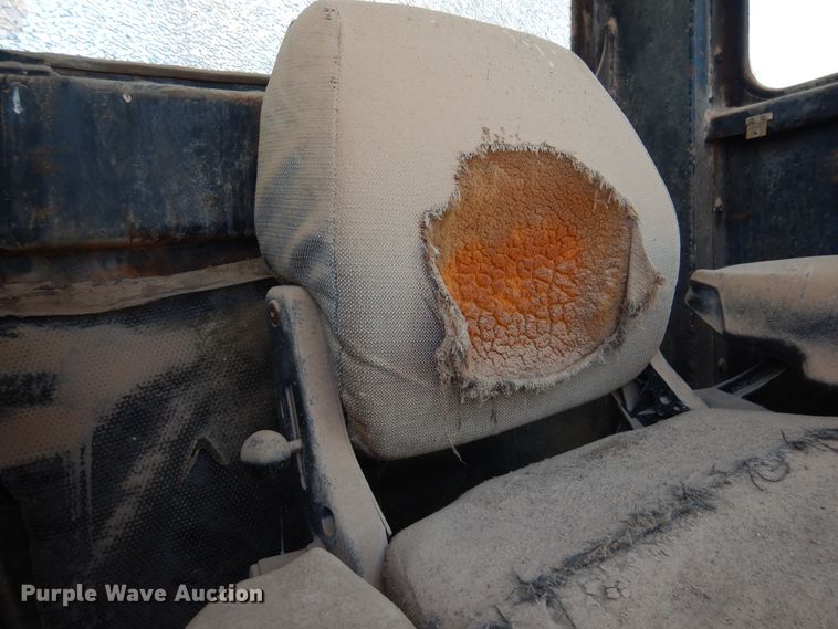 image for item HM9221 1983 John Deere 770A  motor grader