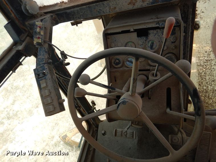 image for item HM9221 1983 John Deere 770A  motor grader