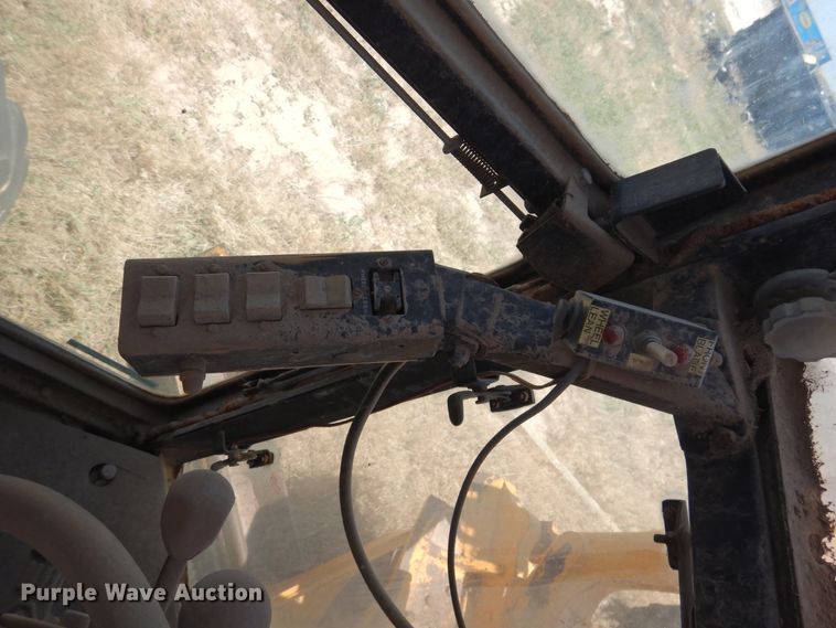 image for item HM9221 1983 John Deere 770A  motor grader