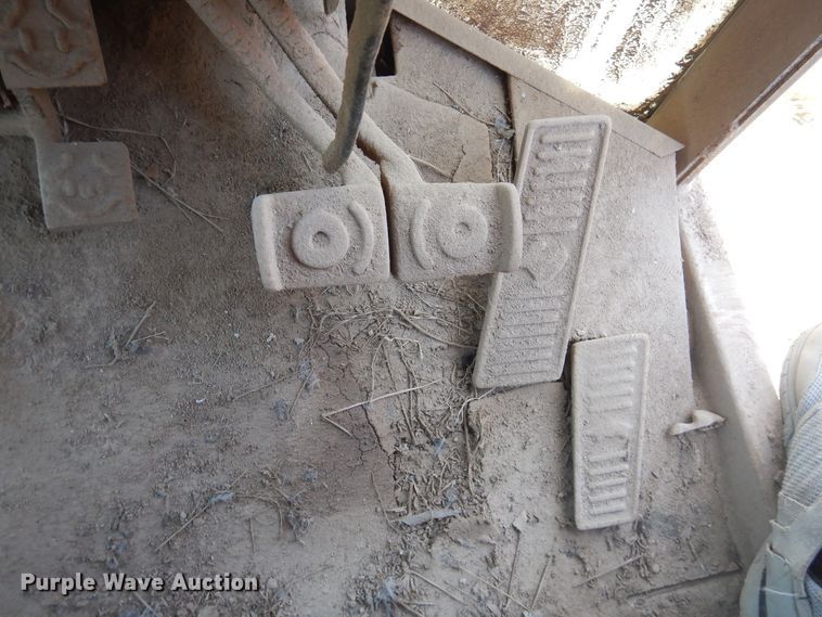 image for item HM9221 1983 John Deere 770A  motor grader