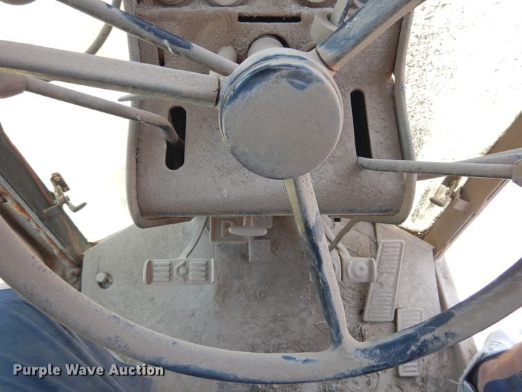 image for item HM9221 1983 John Deere 770A  motor grader