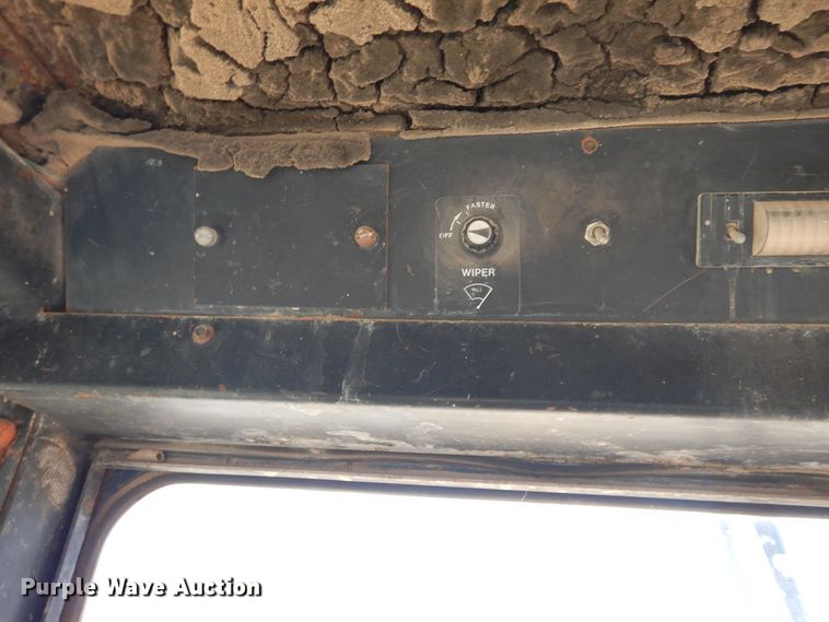 image for item HM9221 1983 John Deere 770A  motor grader