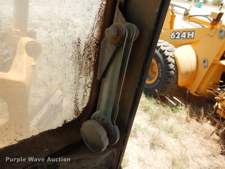 image for item HM9221 1983 John Deere 770A  motor grader