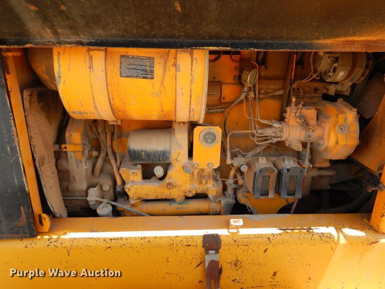 image for item HM9221 1983 John Deere 770A  motor grader
