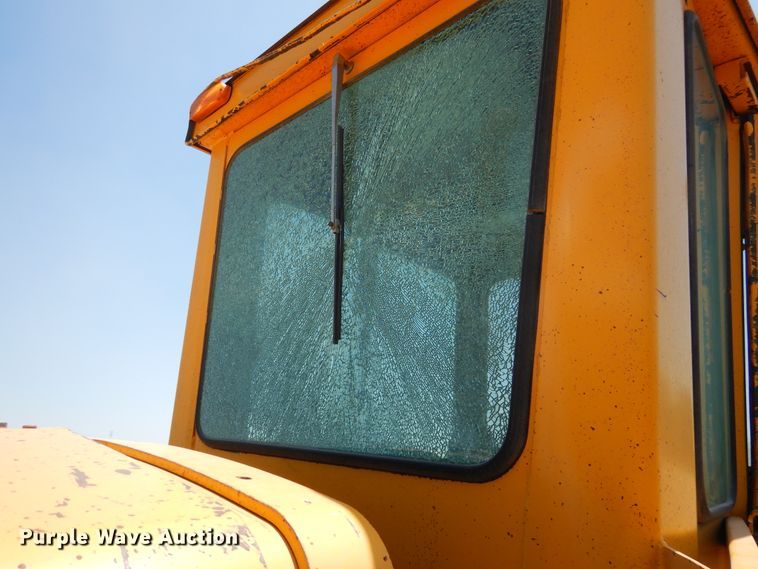 image for item HM9221 1983 John Deere 770A  motor grader