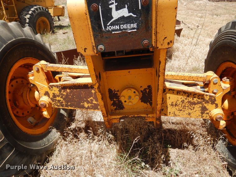 image for item HM9221 1983 John Deere 770A  motor grader