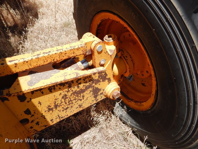 image for item HM9221 1983 John Deere 770A  motor grader
