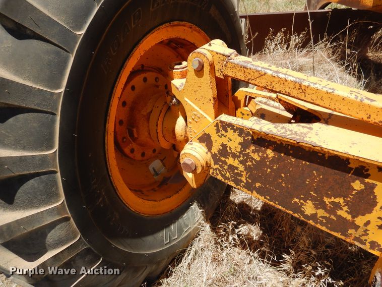 image for item HM9221 1983 John Deere 770A  motor grader