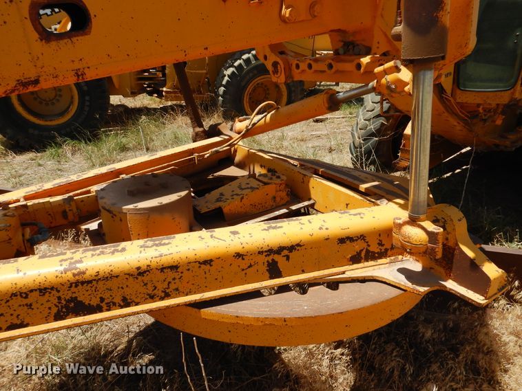 image for item HM9221 1983 John Deere 770A  motor grader