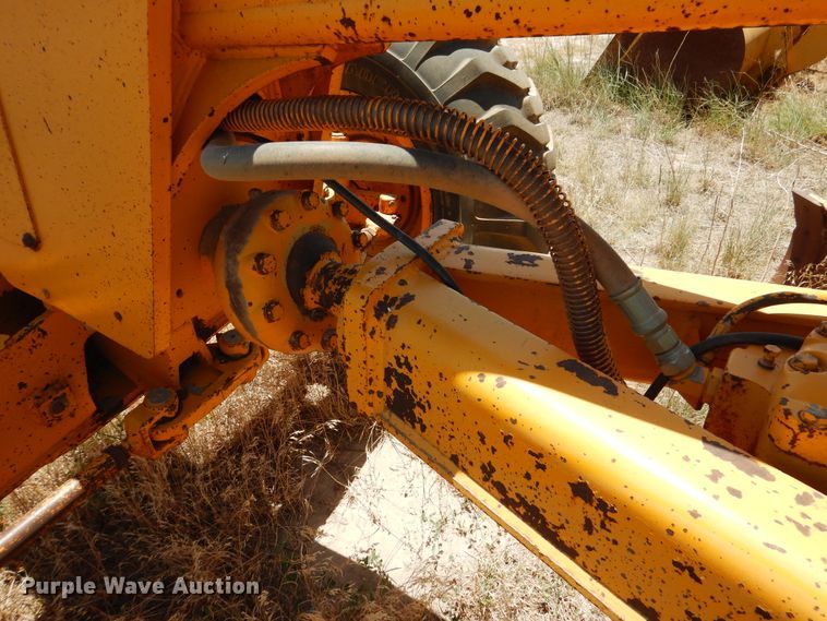 image for item HM9221 1983 John Deere 770A  motor grader