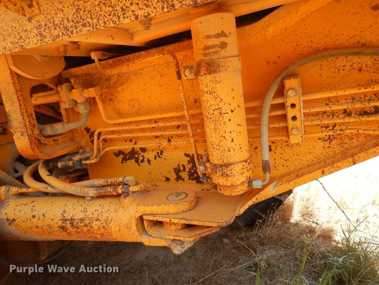 image for item HM9221 1983 John Deere 770A  motor grader