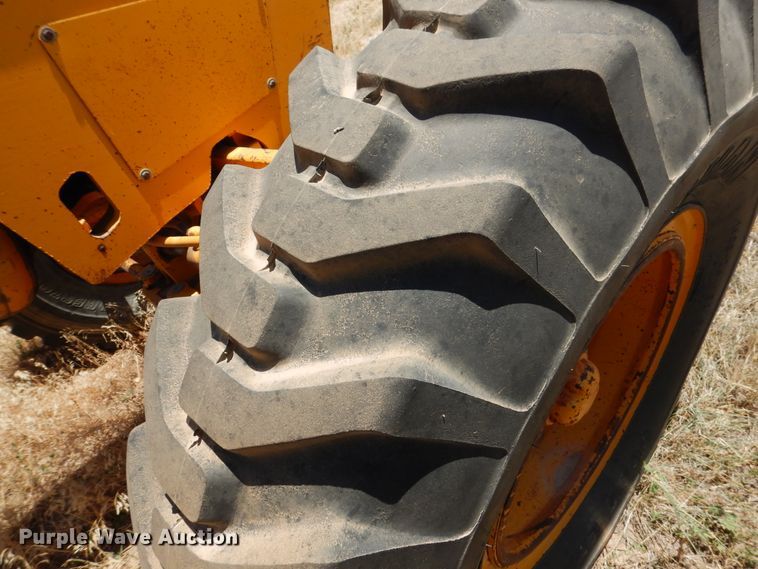 image for item HM9221 1983 John Deere 770A  motor grader