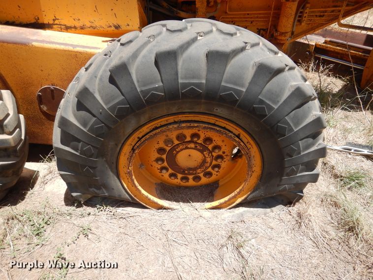 image for item HM9221 1983 John Deere 770A  motor grader