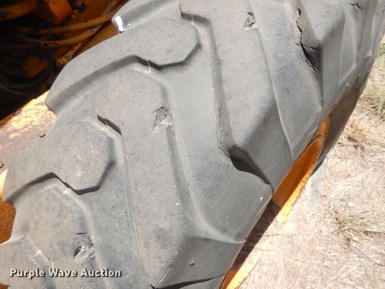 image for item HM9221 1983 John Deere 770A  motor grader