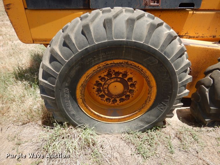 image for item HM9221 1983 John Deere 770A  motor grader