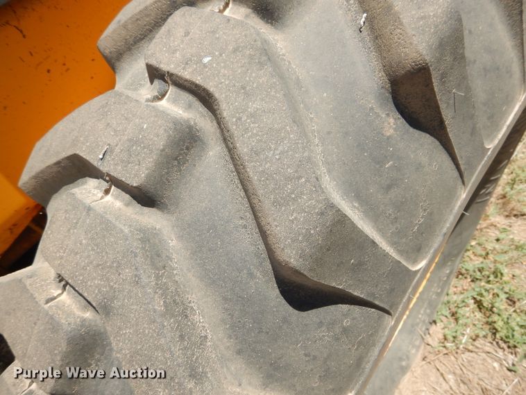 image for item HM9221 1983 John Deere 770A  motor grader