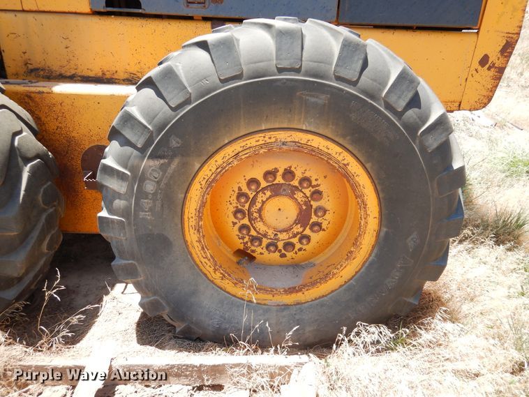 image for item HM9221 1983 John Deere 770A  motor grader