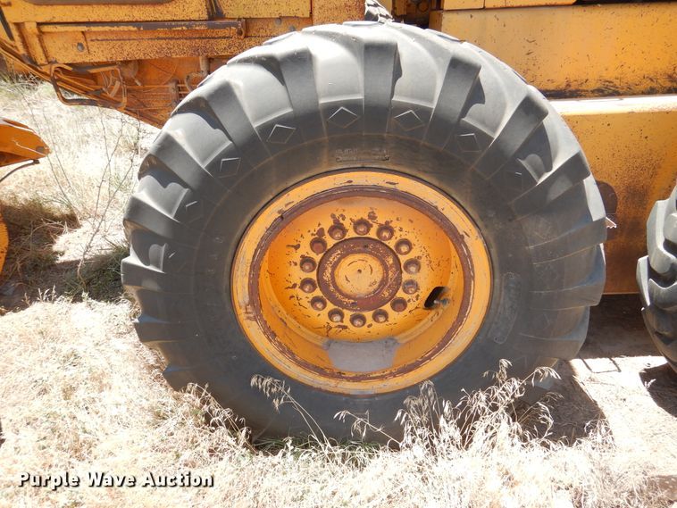 image for item HM9221 1983 John Deere 770A  motor grader