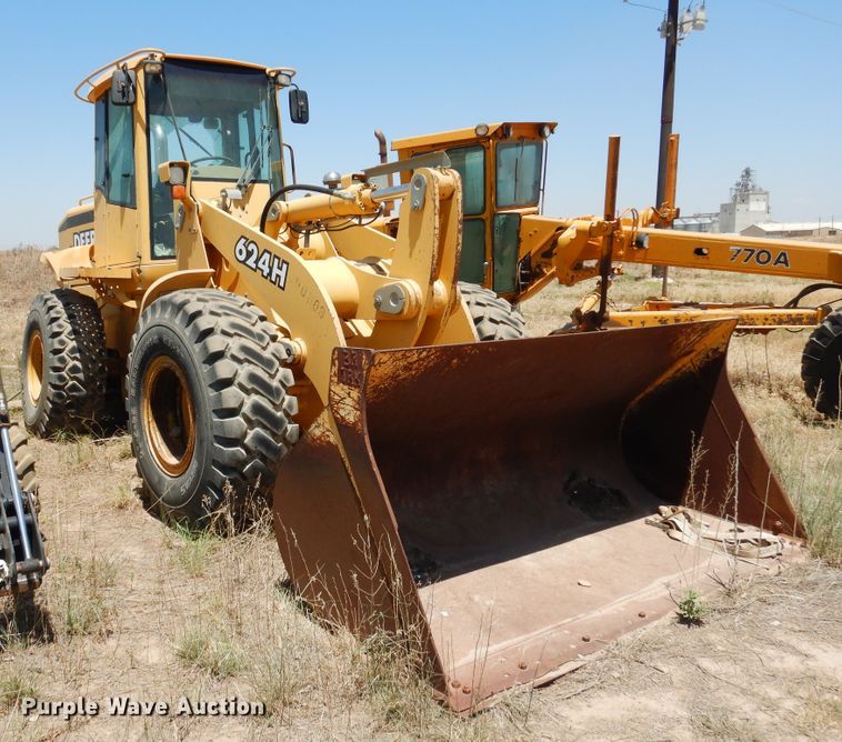 image for item HM9222 1998 John Deere 624H  wheel loader