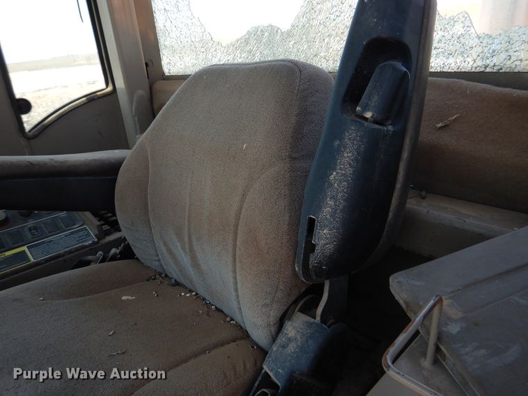 image for item HM9222 1998 John Deere 624H  wheel loader