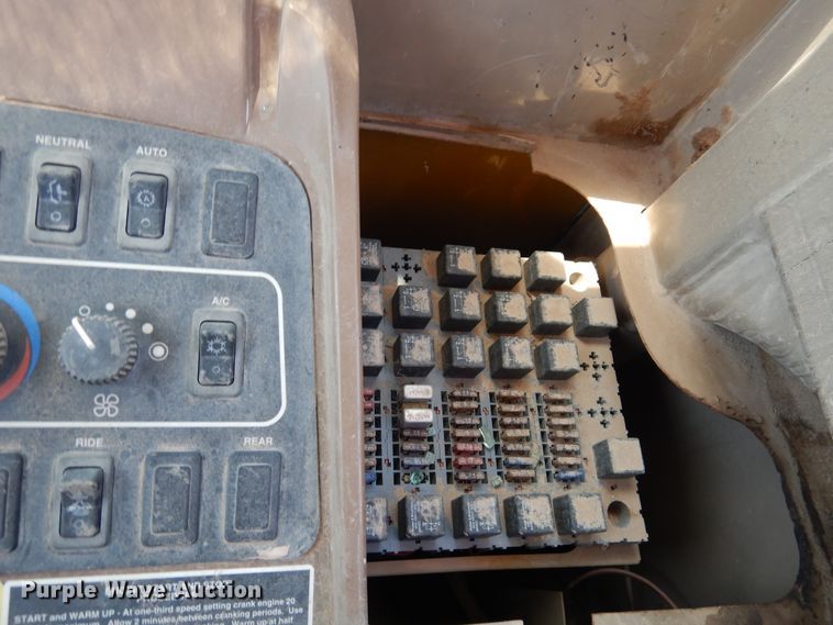 image for item HM9222 1998 John Deere 624H  wheel loader