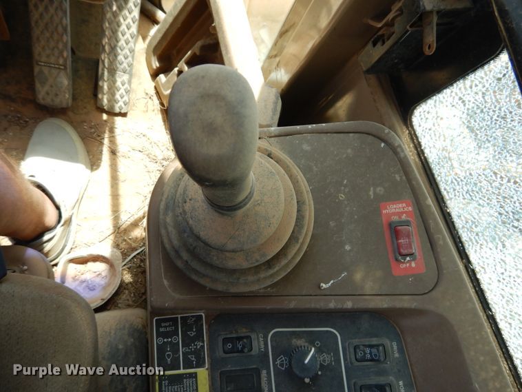 image for item HM9222 1998 John Deere 624H  wheel loader