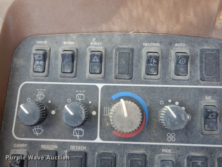 image for item HM9222 1998 John Deere 624H  wheel loader