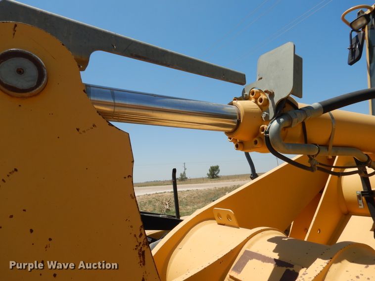 image for item HM9222 1998 John Deere 624H  wheel loader