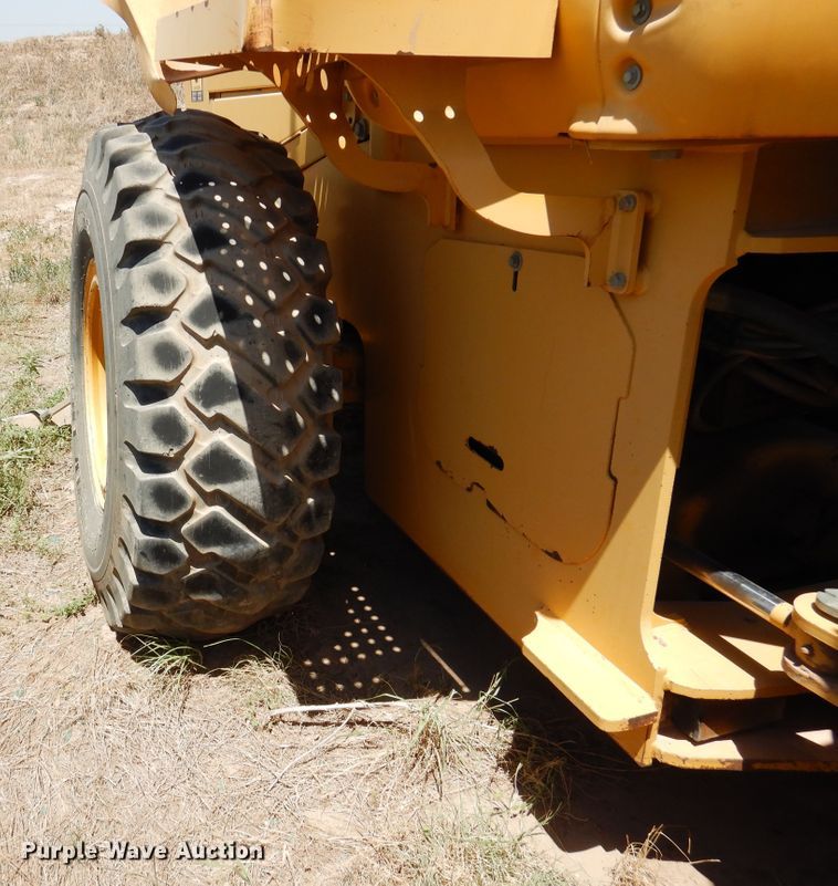 image for item HM9222 1998 John Deere 624H  wheel loader