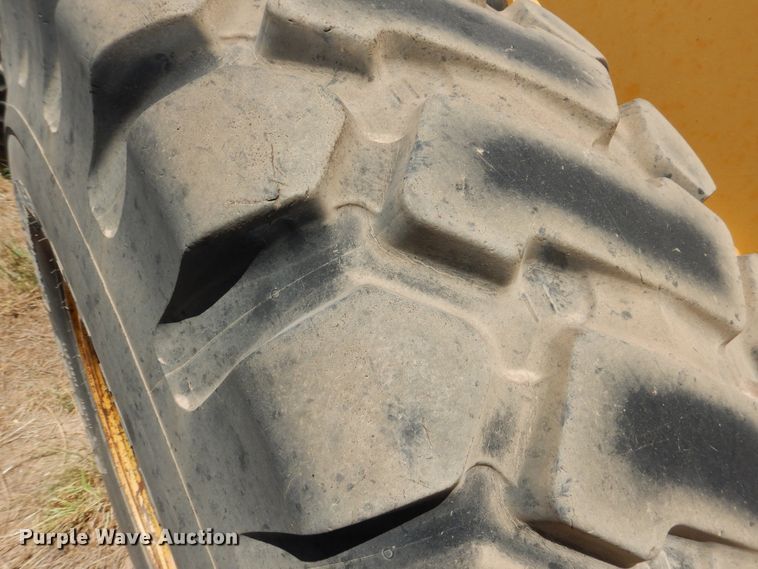 image for item HM9222 1998 John Deere 624H  wheel loader